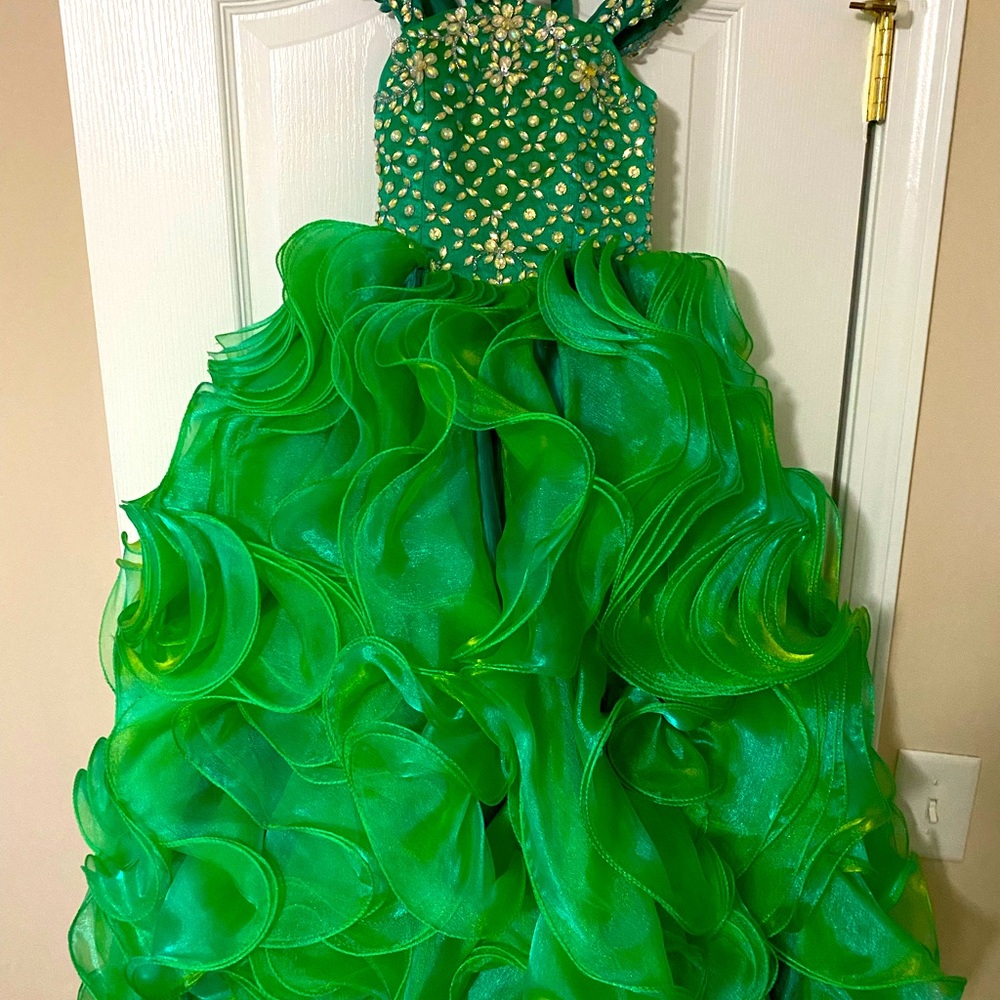 Ritzee Girls size 6 pageant gown